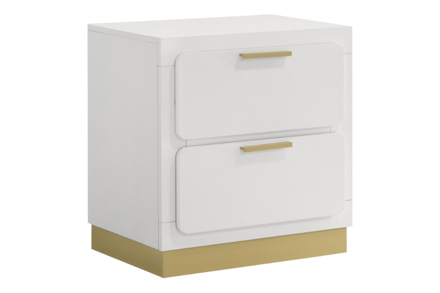 Juego de dormitorio de 4 piezas Caraway Eastern King en color blanco 224771KE-S4
