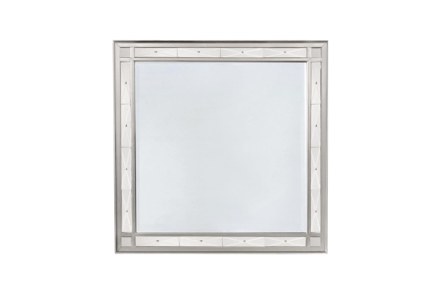 Juego de dormitorio Queen Camille de 4 piezas en color Mercury metálico 300621Q-S4 